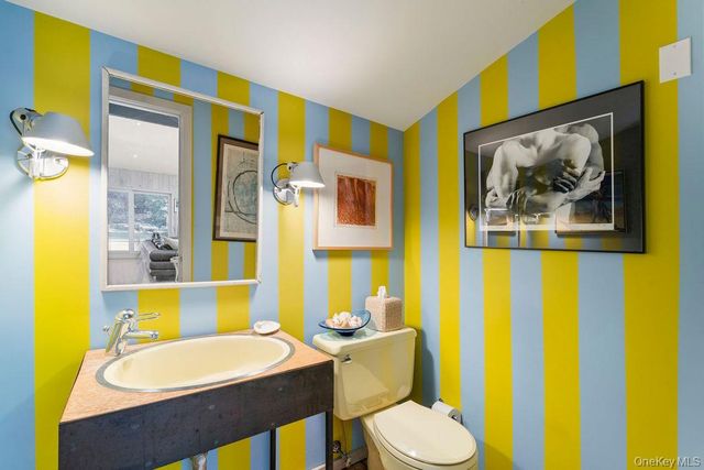 27 Atterbury Road, Southampton, NY 11968