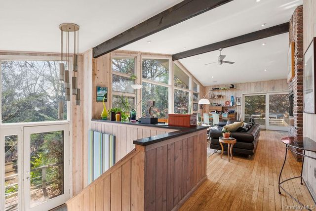 27 Atterbury Road, Southampton, NY 11968