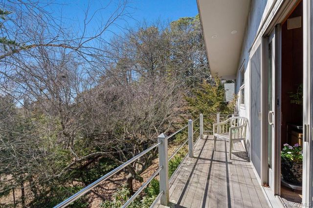 27 Atterbury Road, Southampton, NY 11968