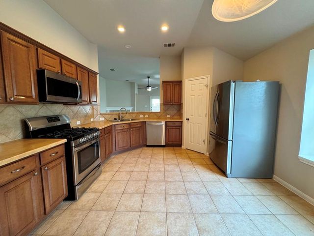 285 Amber Ash DR, Kyle, TX 78640