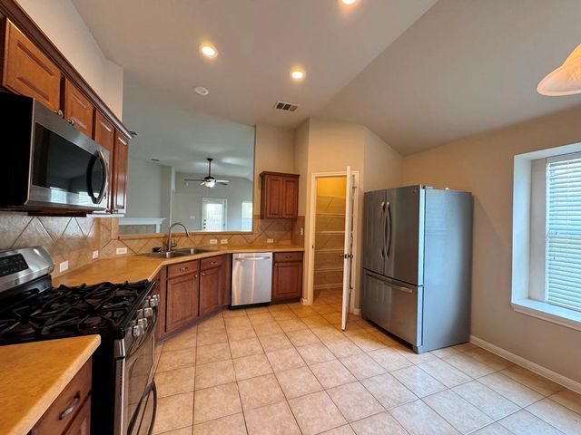 285 Amber Ash DR, Kyle, TX 78640