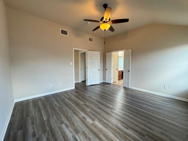 285 Amber Ash DR, Kyle, TX 78640