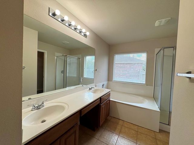 285 Amber Ash DR, Kyle, TX 78640