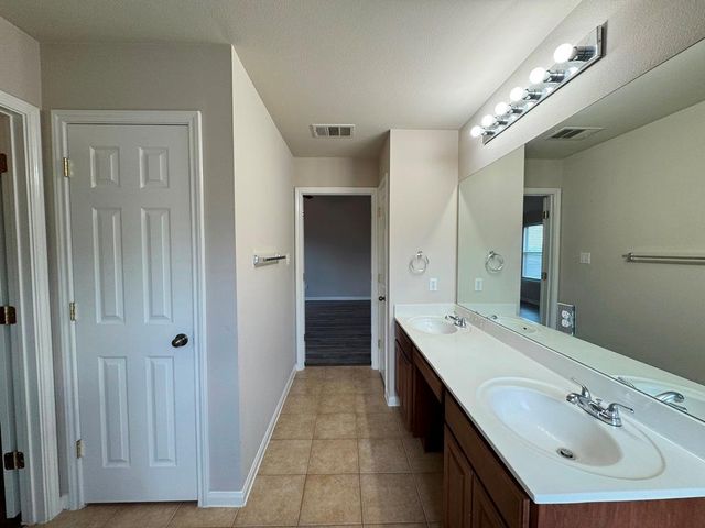 285 Amber Ash DR, Kyle, TX 78640