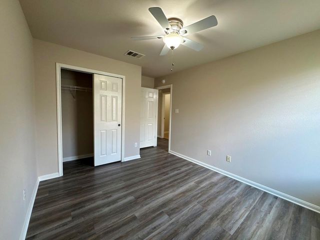 285 Amber Ash DR, Kyle, TX 78640