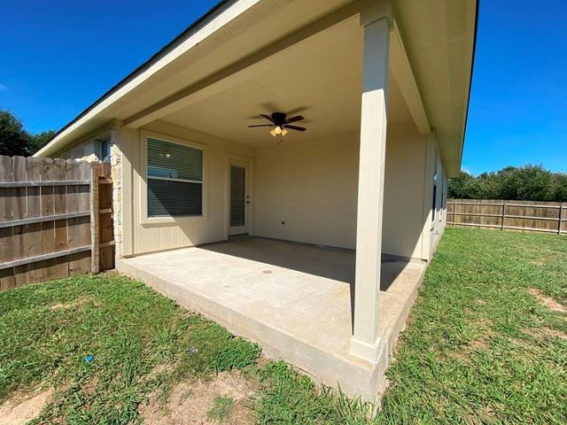 285 Amber Ash DR, Kyle, TX 78640