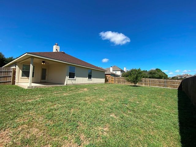 285 Amber Ash DR, Kyle, TX 78640