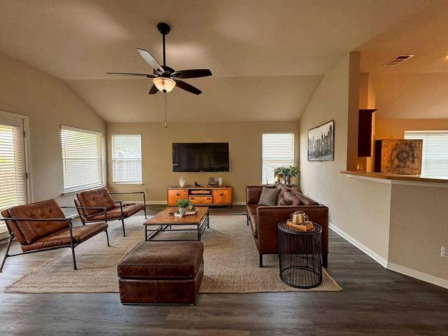 285 Amber Ash DR, Kyle, TX 78640