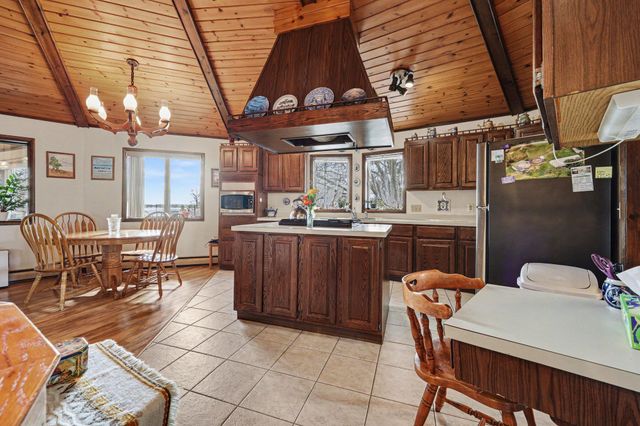 828 Reunion Avenue, Fremont, MI 49412