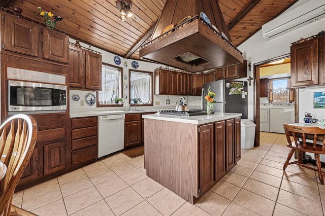 828 Reunion Avenue, Fremont, MI 49412