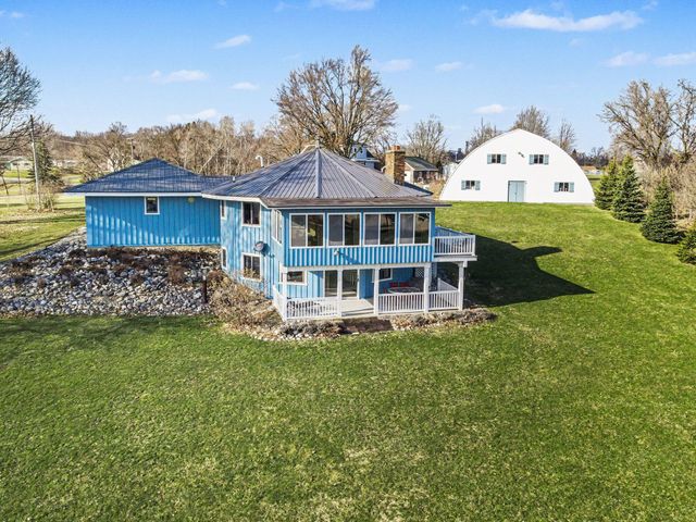 828 Reunion Avenue, Fremont, MI 49412