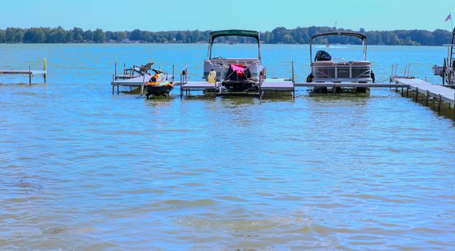 828 Reunion Avenue, Fremont, MI 49412