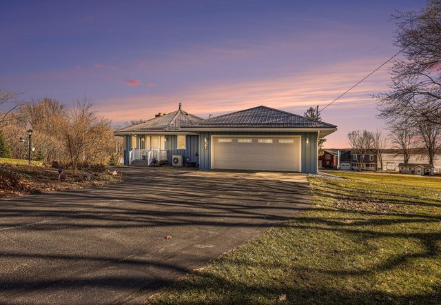 828 Reunion Avenue, Fremont, MI 49412