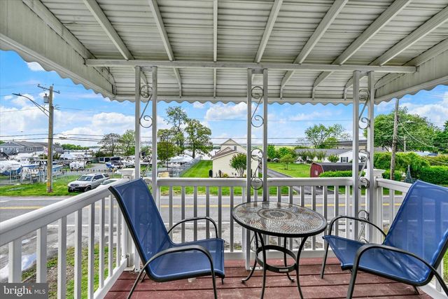 521 RIVERSIDE DRIVE, Essex, MD 21221