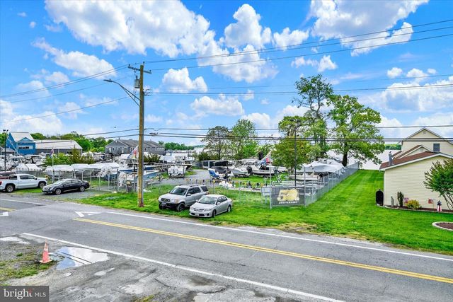 521 RIVERSIDE DRIVE, Essex, MD 21221