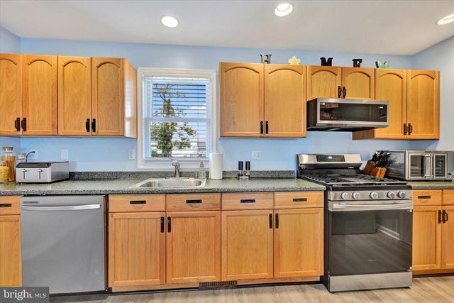 521 RIVERSIDE DRIVE, Essex, MD 21221