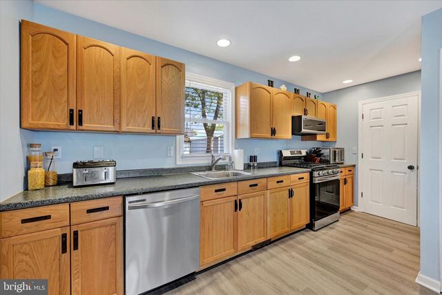 521 RIVERSIDE DRIVE, Essex, MD 21221
