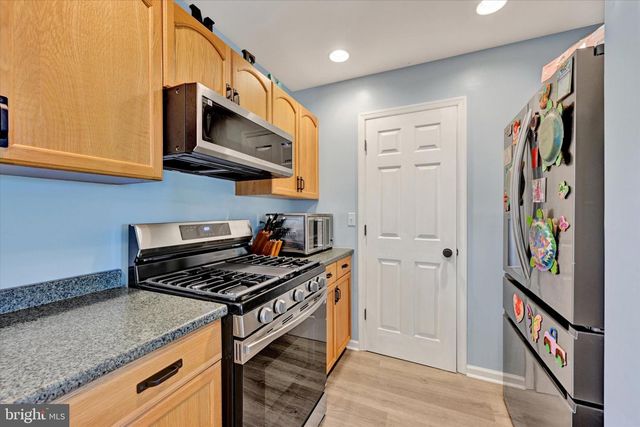 521 RIVERSIDE DRIVE, Essex, MD 21221