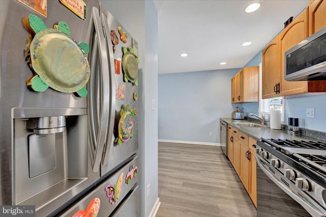 521 RIVERSIDE DRIVE, Essex, MD 21221