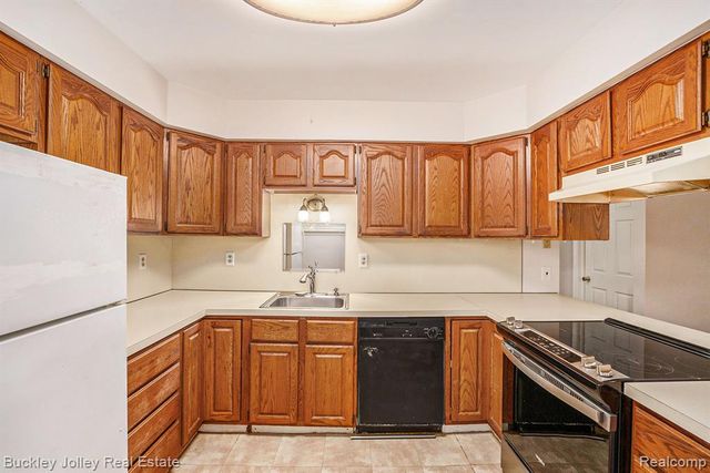 4212 Greendale Avenue, West Bloomfield, MI 48323