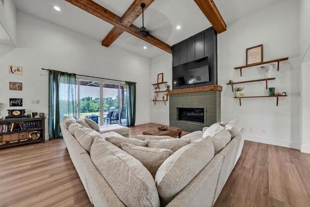 321 Pear Valley Lane, Burleson, TX 76028