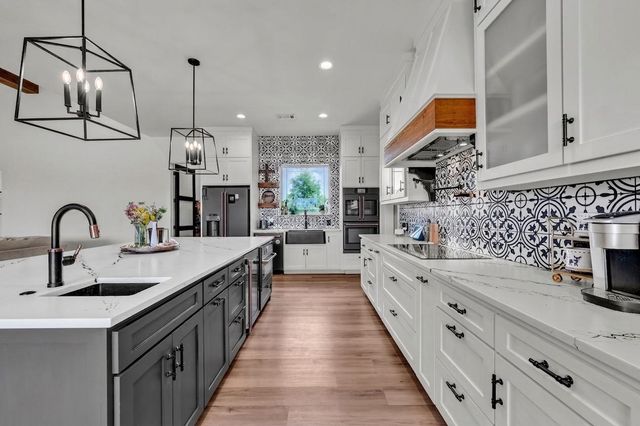 321 Pear Valley Lane, Burleson, TX 76028