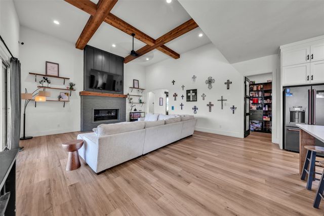 321 Pear Valley Lane, Burleson, TX 76028