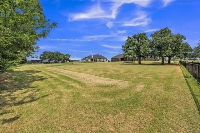 321 Pear Valley Lane, Burleson, TX 76028