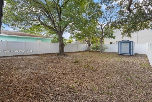 870 NE 35th St, Oakland Park, FL 33334