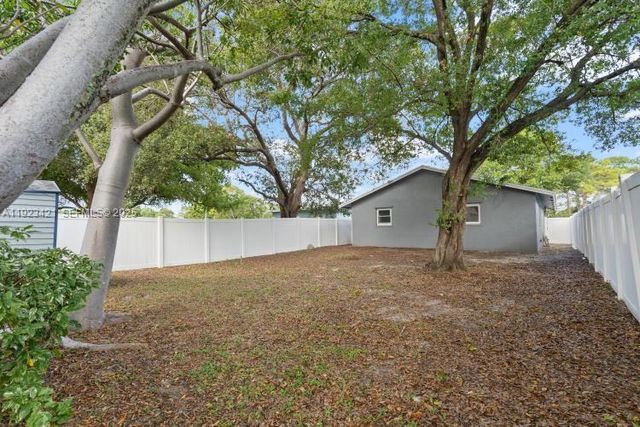 870 NE 35th St, Oakland Park, FL 33334