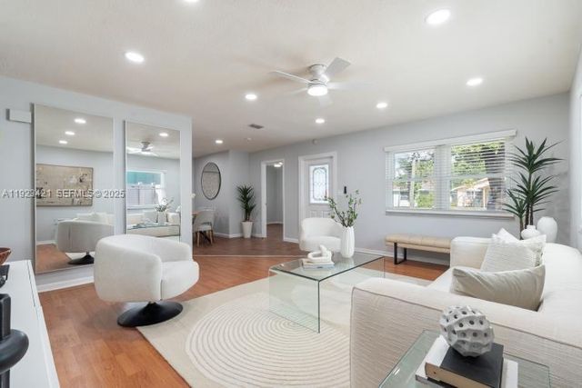 870 NE 35th St, Oakland Park, FL 33334