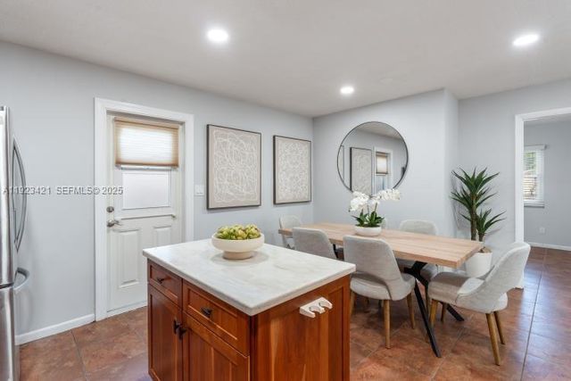 870 NE 35th St, Oakland Park, FL 33334