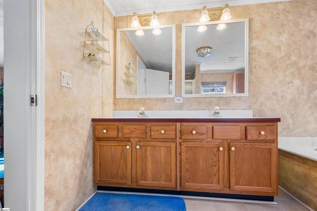 1754 Memorial Drive Extension, Greer, SC 29651