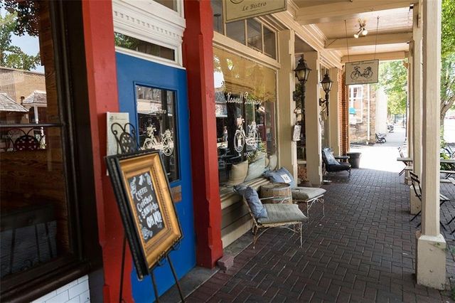 240 Clover Court, Roswell, GA 30075