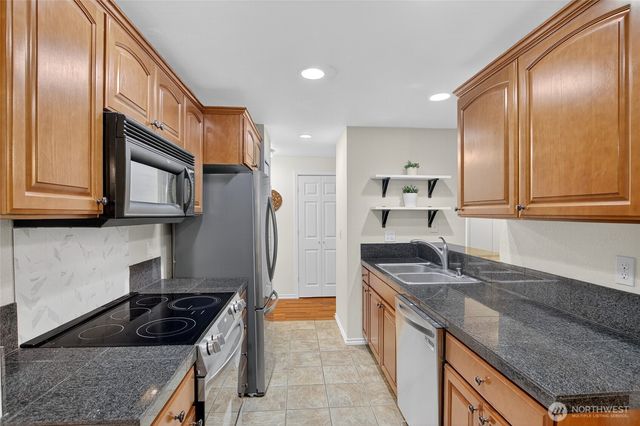 15433 Country Club Drive #B102, Mill Creek, WA 98012