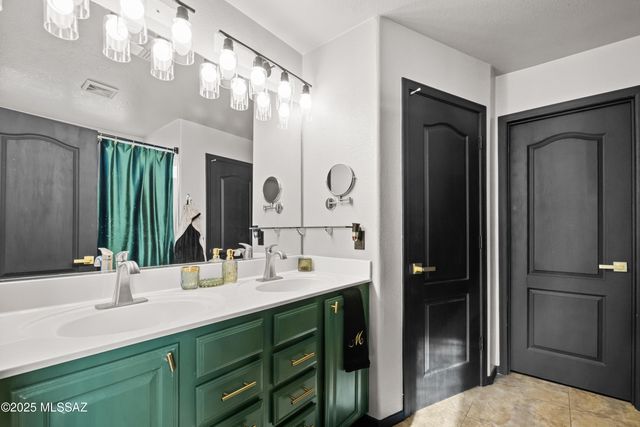 570 W Paseo Celestial, Sahuarita, AZ 85629