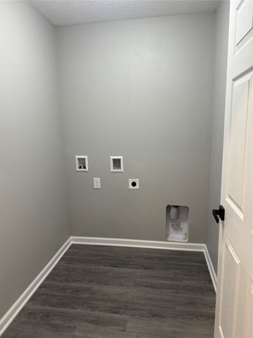 342 E Pleasant View Drive, Des Moines, IA 50315