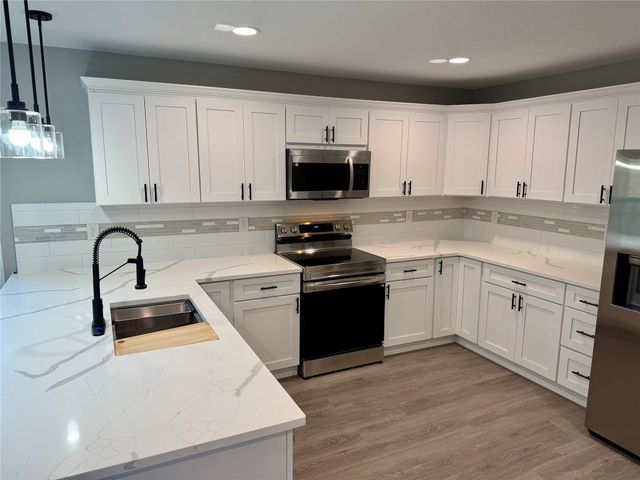 342 E Pleasant View Drive, Des Moines, IA 50315