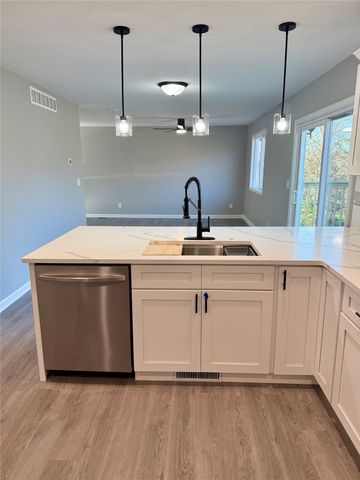 342 E Pleasant View Drive, Des Moines, IA 50315