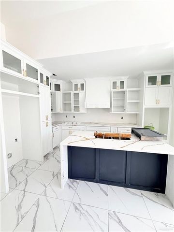 2107 E La Pointe Avenue, Alton, TX 78573