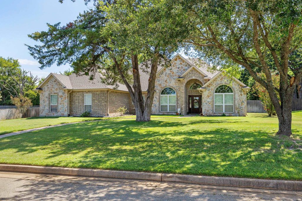 613 Kwando Ln, Bullard, TX 75757
