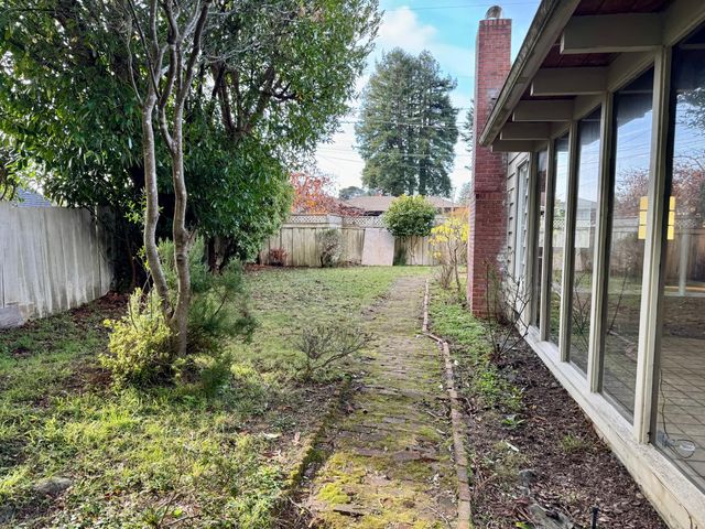 3657 H Street, Eureka, CA 95503