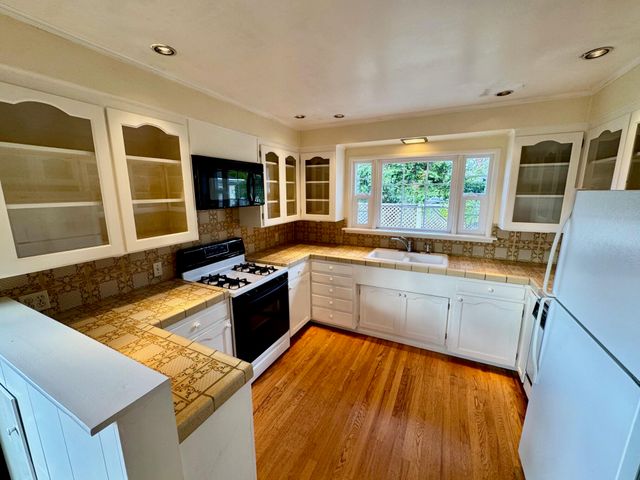 3657 H Street, Eureka, CA 95503