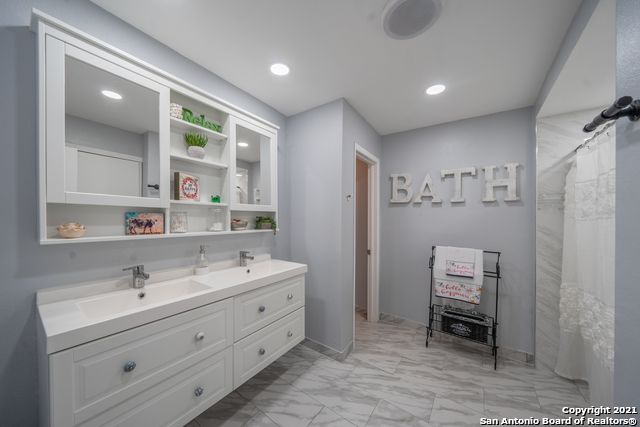 8110 SCOTTSHILL, San Antonio, TX 78209