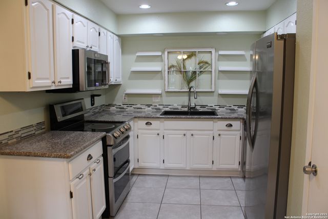 8110 SCOTTSHILL, San Antonio, TX 78209