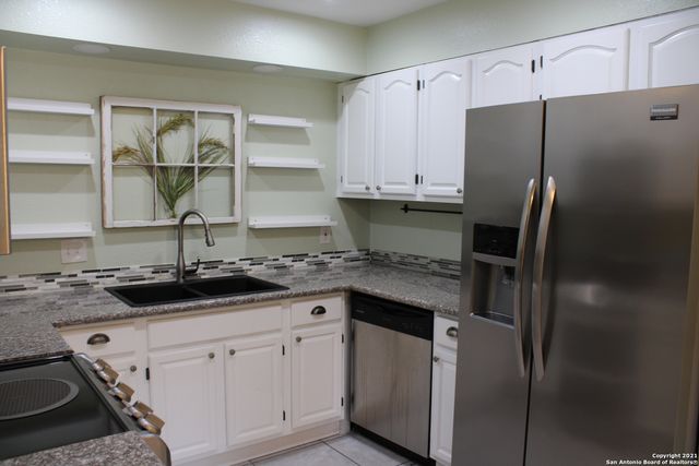 8110 SCOTTSHILL, San Antonio, TX 78209