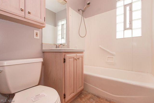 15305 Rockside Road, Maple Heights, OH 44137