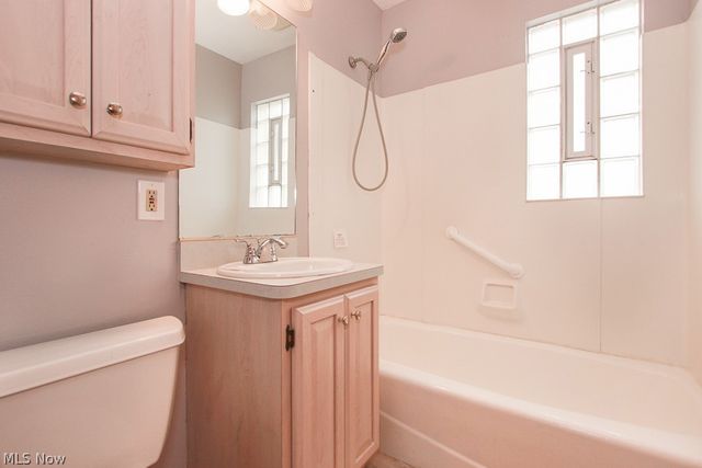 15305 Rockside Road, Maple Heights, OH 44137