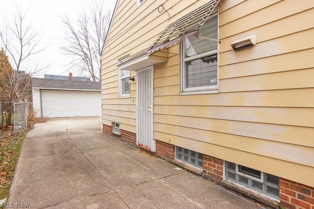 15305 Rockside Road, Maple Heights, OH 44137