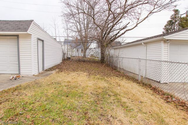 15305 Rockside Road, Maple Heights, OH 44137